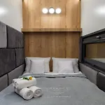 Water Hideout - Floating Luxury In Pure Wilderness Botel *