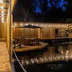 Water Hideout - Floating Luxury In Pure Wilderness Botel