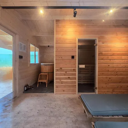 Water Hideout - Floating Luxury In Pure Wilderness *