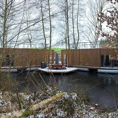 Water Hideout - Floating Luxury In Pure Wilderness Bådhotel