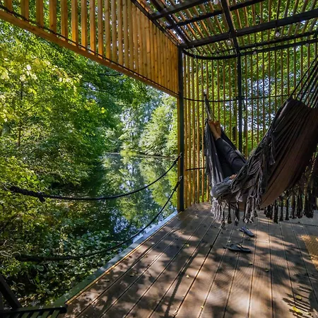 Hotel na wodzie Water Hideout - Floating Luxury In Pure Wilderness Wysoka (Miedzyrzecz)