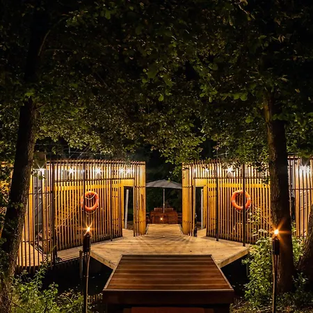 Water Hideout - Floating Luxury In Pure Wilderness Bådhotel