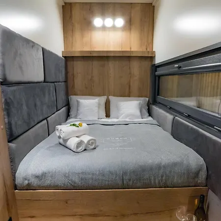 Hotel na wodzie Water Hideout - Floating Luxury In Pure Wilderness