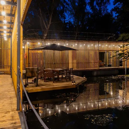 Water Hideout - Floating Luxury In Pure Wilderness Bådhotel