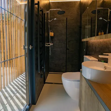 Hotel na wodzie Water Hideout - Floating Luxury In Pure Wilderness
