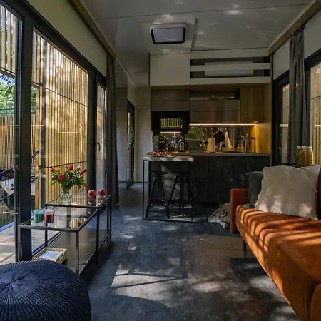 Water Hideout - Floating Luxury In Pure Wilderness Bådhotel