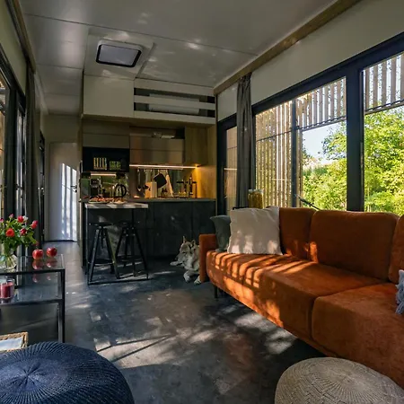 Hotel na wodzie Water Hideout - Floating Luxury In Pure Wilderness Wysoka (Miedzyrzecz)