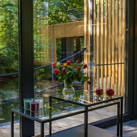Botel Water Hideout - Floating Luxury In Pure Wilderness Wysoka (Wroclaw)