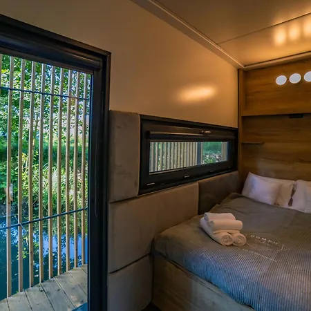 Water Hideout - Floating Luxury In Pure Wilderness Hotel na wodzie
