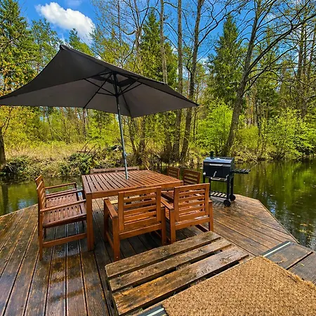 Hotel na wodzie Water Hideout - Floating Luxury In Pure Wilderness