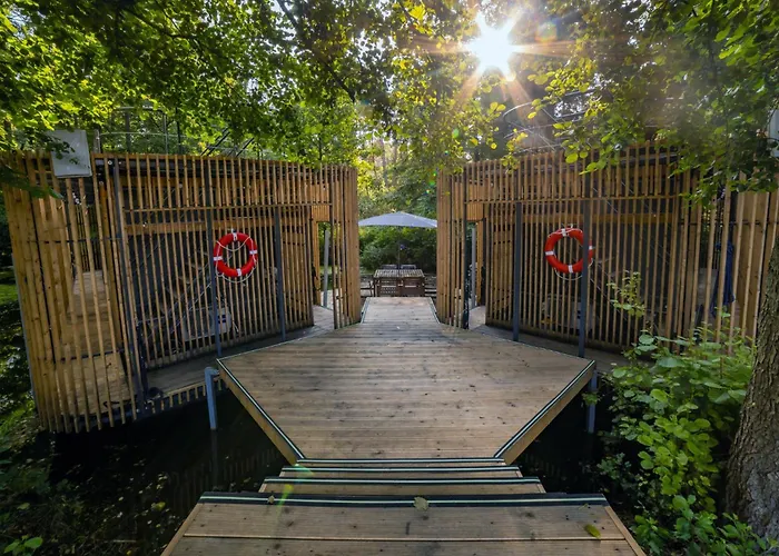 Ботель Water Hideout - Floating Luxury In Pure Wilderness