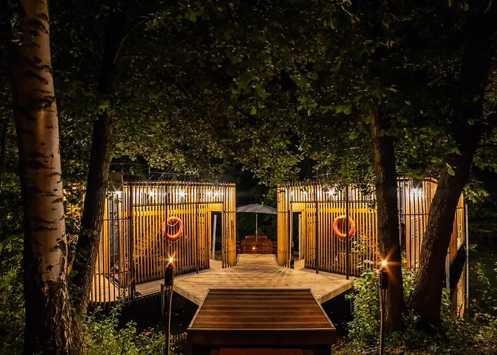 Water Hideout - Floating Luxury In Pure Wilderness Ботель