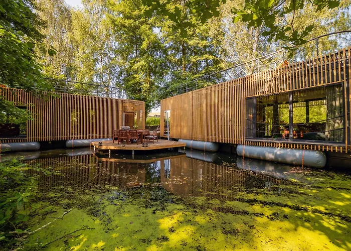 Water Hideout - Floating Luxury In Pure Wilderness Botel