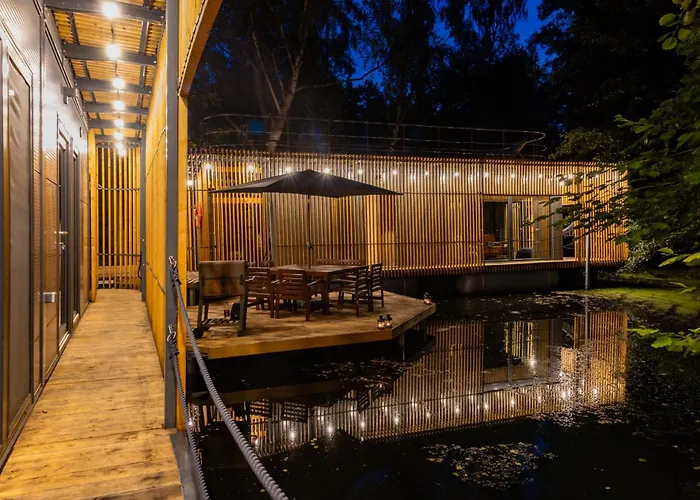 Water Hideout - Floating Luxury In Pure Wilderness Botel