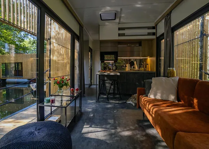 Water Hideout - Floating Luxury In Pure Wilderness Botel