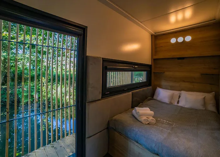 Water Hideout - Floating Luxury In Pure Wilderness Ботель